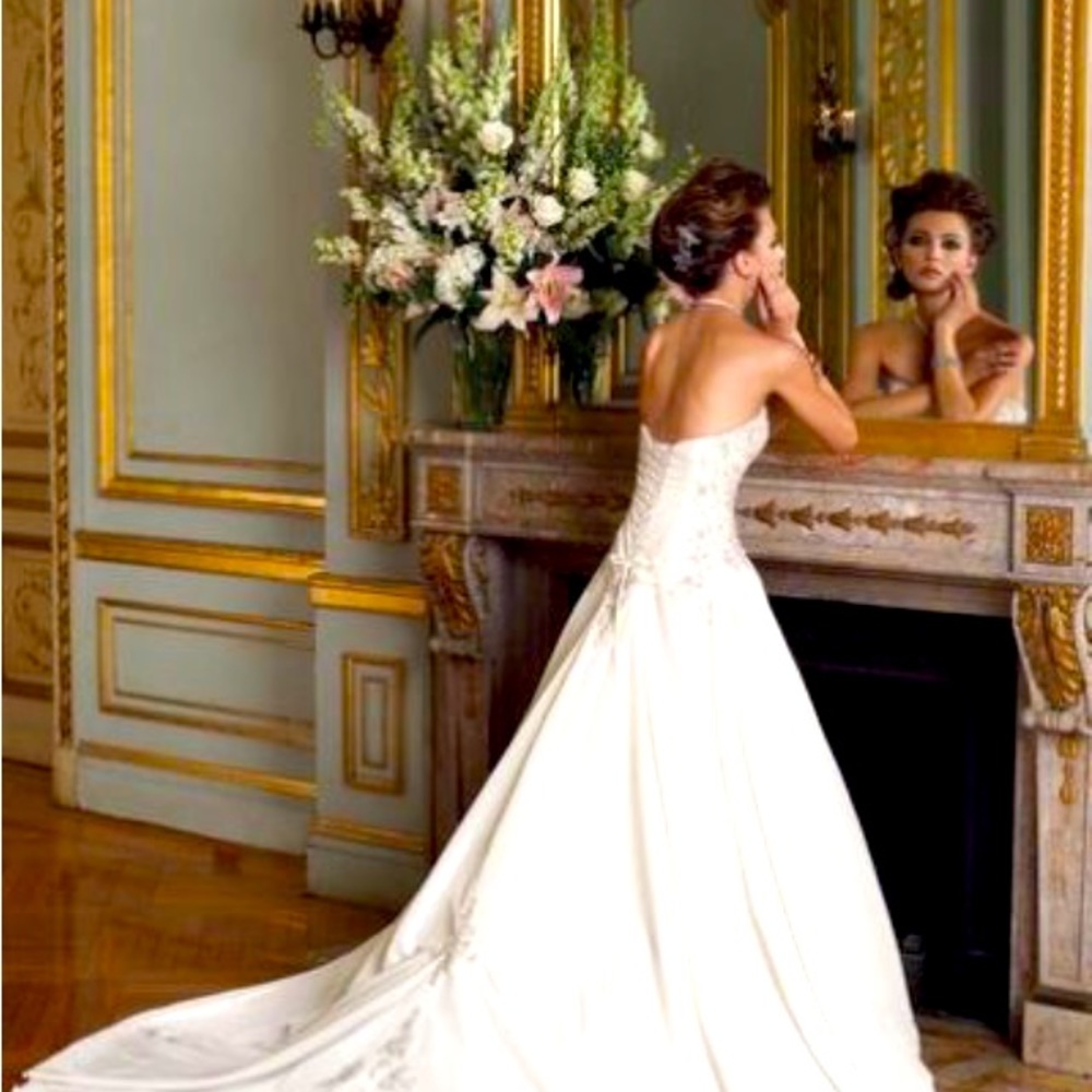 Sophie Tolli wedding dress size 12.  No alterations, never worn.